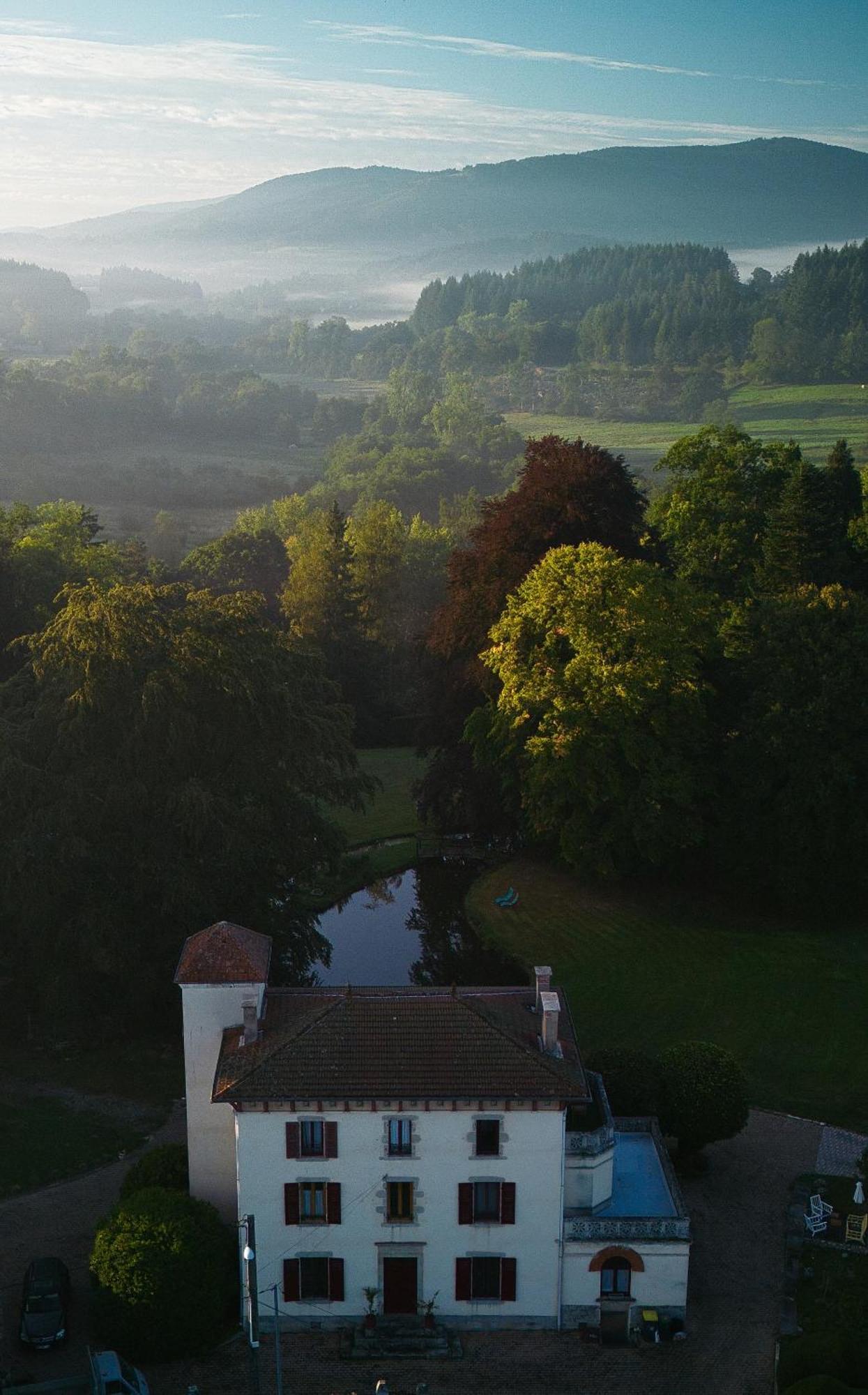 Domaine De Marchal - Chambres Et Table D'Hotes Celles-Sur-Durolle Екстериор снимка